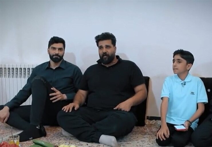 وحید موسوی و علی طولابی  از شرکت کنندگان مسابقه عصر جدید، یکی از آهنگ‌های مشهور موسیقی لری را بازخوانی کردند.