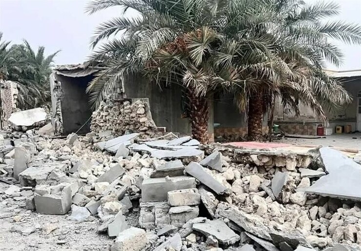 قرارگاه مدینه منوره نیروی زمینی سپاه پاسداران با سرعت در حال اجرای مرحله آواربرداری روستاهای زلزله زده هرمزگان است.