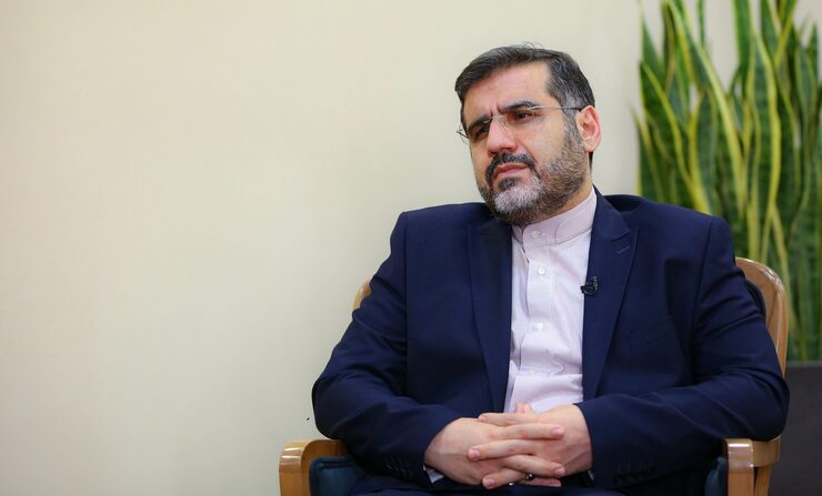 در حالی‌که اشتباه جشنوارۀ فارابی در انتشار شعر مولانا بر روی دعوت‌نامه‌های مراسم پایانی این رویداد حاشیه‌ساز شده است، وزیر ارشاد از این ماجرا ابراز بی‌اطلاعی کرد.