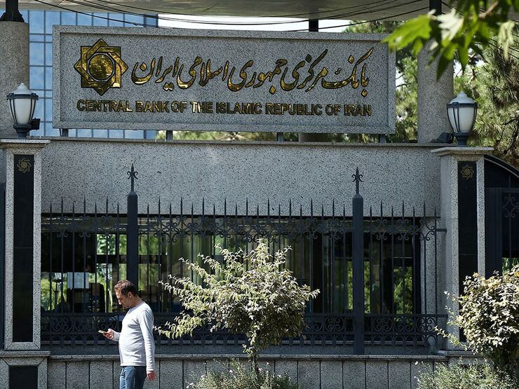 رئیس کمیسیون اقتصادی مجلس با اشاره به اتمام بررسی طرح اصلاح قانون بانک مرکزی در کمیسیون متبوعش گفت: پیش‌بینی می‌شود، اواسط مرداد ماه، طرح اصلاح قانون بانک مرکزی در صورت موافقت نمایندگان، به تصویب نهایی برسد.