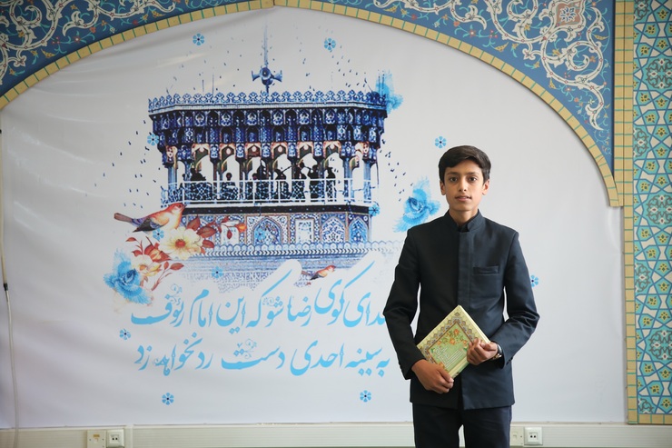 رضا حیدری ۱۵سال دارد و از ۷سالگی و به‌کمک خانواده با قرآن آشنا شده است.