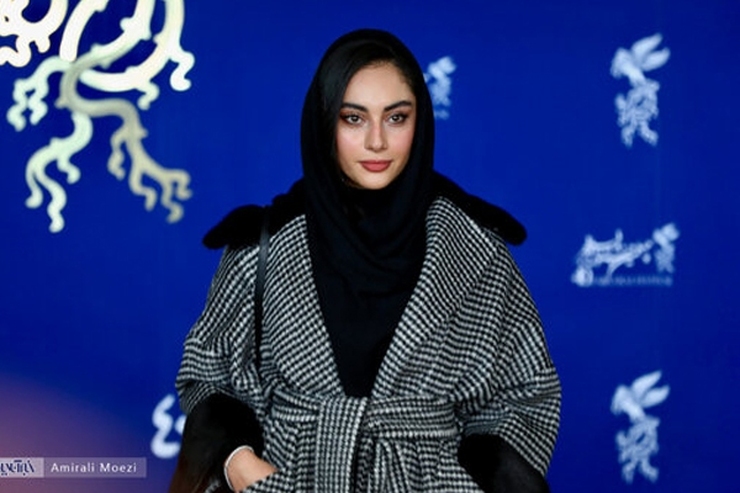 ترلان پروانه بازیگر سینما و تلویزیون که در روز‌های گذشته در مراسم اکران عمومی فیلم «علف‌زار» با کارگردانی کاظم دانشی به شیراز رفته بود، با انتشار استوری اینستاگرامی اعلام کرد که به کرونا مبتلا شده است.