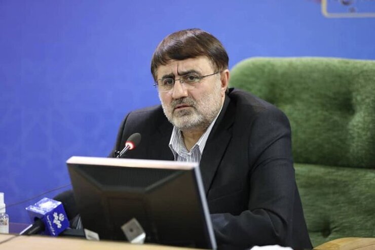 بهمن امیری مقدم، استاندار کرمانشاه در اظهار نظری عجیب درباره گروه ۱+۵ می‌گوید، اینکه می گویند ۱+۵ یا ۱+۴ یعنی یک طرف ایران و آن پنج کشور دیگر در آن طرف که نشاندهنده قدرت ایران است.