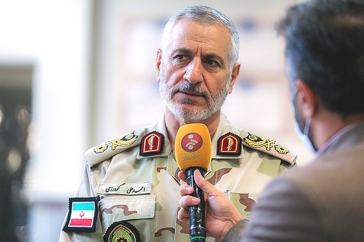 فرمانده مرزبانی انتظامی با تأکید بر ضرورت دیپلماسی مرزی برای تأمین امنیت مرز‌ها و تسهیل تردد زائران در ایام اربعین، گفت: با هماهنگی‌های مرزی بین ایران و عراق و براساس توافقات صورت گرفته، تردد زائران در مرز‌ها ادامه دارد.