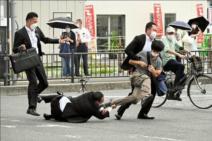 پلیس ژاپن گفت، قاتل شینزو آبه باور داشته نخست وزیر سابق ژاپن با گروهی مذهبی در ارتباط بوده که مقصر وضعیت مالی بد مادر قاتل بوده است.