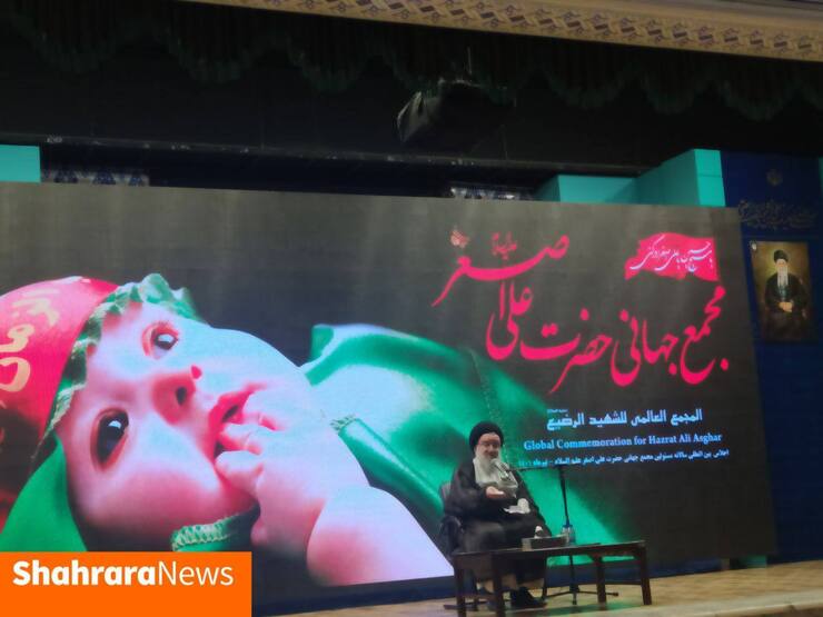 امام جمعه موقت تهران در اجلاس بین‌المللی مجمع جهانی حضرت علی اصغر‌(ع) با بیان اینکه برخی کلان‌شهر‌ها به‌سمت بی‌حجابی کامل رفته‌اند، گفت: ایران کشور اباعبد‌الله است و نباید به‌سمت سکولاریزم برود.