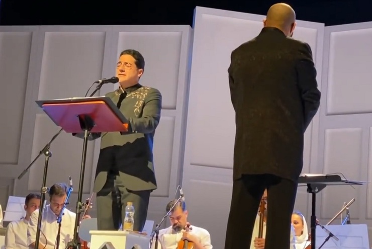 همایون شجریان شب گذشته و پس از ۲ سال تعطیلی کنسرت‌ها در تالار وزارت کشور با همراهی ارکستر «سیاوش» روی صحنه رفت. این کنسرت‌ها قرار است روزهای یکم، دوم، سوم، پنجم و ششم تیر ۱۴۰۱ در سالن همایش‌های کشور (سالن وزارت کشور) برگزار شود.