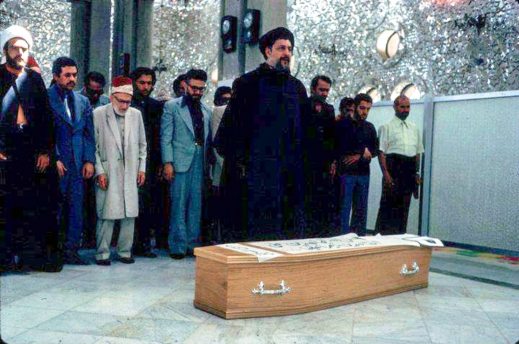پس از مرگ دکترشریعتی هماهنگی مراحل دفن او در سوریه به‌حمایت امام‌موسی‌صدر انجام شد. در ادامه بخشی از سخنرانی امام‌موسی‌صدر در مراسم چهلم دکترشریعتی در بیروت را می‌خوانید.