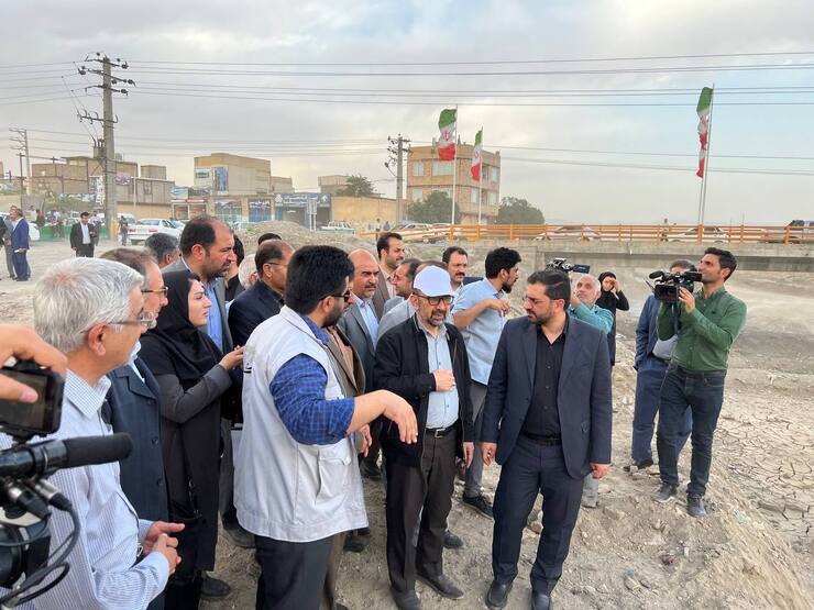 شهر مشهد الرضا (ع) با تاکید بر لزوم تغییرات عمیق کالبدی در شهر مشهد اعلام کرد: یکی از این تغییرات در شهر مشهد توسعه به شرق است. یعنی اینکه بر خلاف ۵۰ سال گذشته که توسعه به سمت غرب بوده است، توسعه شهر را به سمت شرق تغییر دهیم و باعث کاهش حاشیه نشینی و حذف تدریجی حاشیه نشینی کرانه شرقی مشهد بشویم.