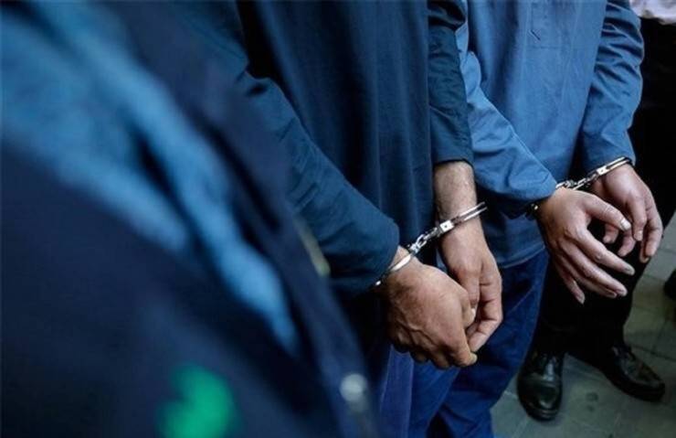 انتشار تصاویر و فیلم هایی از تجمع هنجارشکنانه نوجوانان دهه هشتادی در بلوار چمران شیراز مورد توجه کاربران فضای مجازی قرار گرفت. در پی این اتفاق فرماندار شیراز، این حرکت را با برنامه‌ریزی قبلی دانست و گفت: ۱۰ نفر از عوامل اصلی بازداشت شدند.