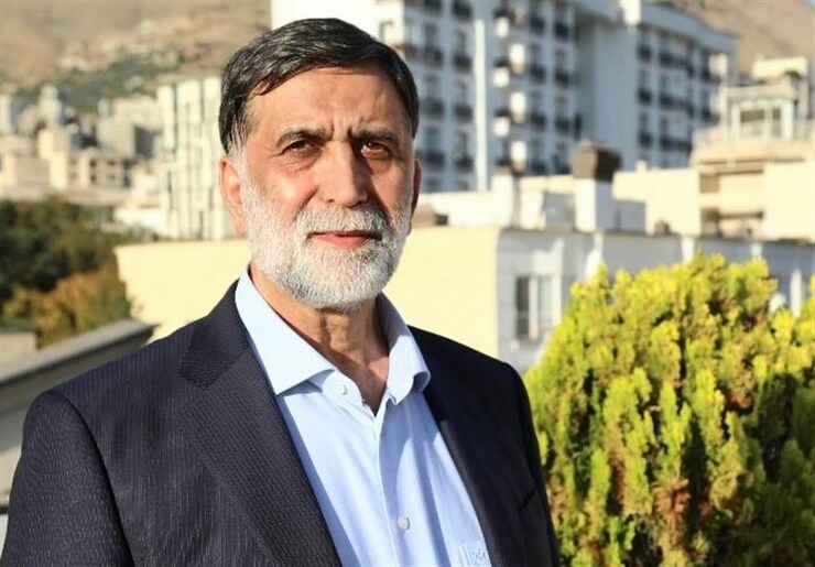 مصطفی آجورلو، مدیرعامل باشگاه استقلال با اتخاذ تاکتیکی درست از حضور در انتخابات ریاست فدراسیون فوتبال انصراف داد. آجورلو با علم به اینکه شانسی برای ریاست ندارد چنین تصمیمی گرفت.