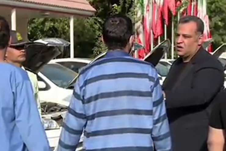 یکی از سارقان در پاسخ به سوال خبرنگار صداوسیما می‌گوید: اگر می‌خواهید ماشین‌تان راحت دزدیده نشود، شب‌ها در ماشین بخوابید.