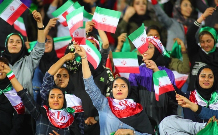 مدیرکل دفتر امور فرهنگی وزارت ورزش و جوانان با بیان اینکه سالم‌سازی فضای ورزشگاه‌ها اولویت است، گفت: بانوان به ورزشگاه آمدند و این مسئله حل شده و این حق طبیعی آنان است. به‌زودی شاهد حضور خانواده‌ها در ورزشگاه‌ها خواهیم بود.