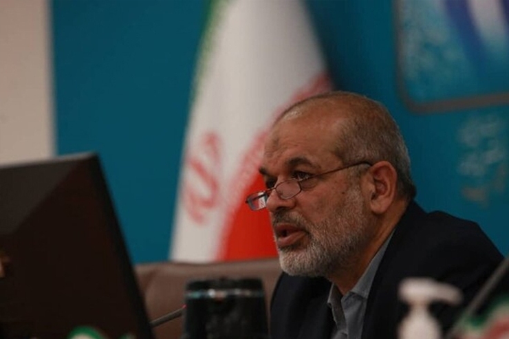 احمد وحیدی، وزیر کشور گفت: برخی از مسائل همچون عفاف و حجاب با گفتمان و تذکر قابل رفع است زیرا عفاف و حجاب امری مشفقانه است.