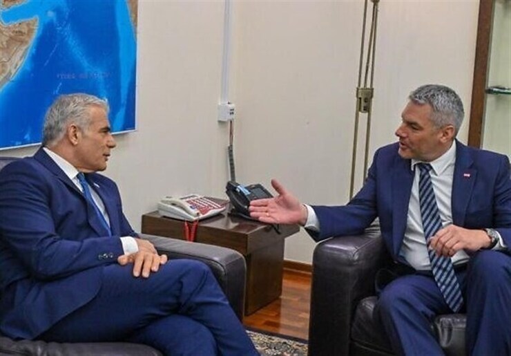 در جریان دیدار و گفت‌وگوی نخست وزیر رژیم صهیونیستی با صدراعظم اتریش، مسائل مختلفی از جمله موضوع ایران مورد بحث و بررسی قرار گرفت.