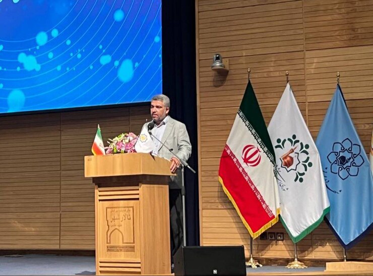 معاون وزیر و رئیس سازمان فناوری اطلاعات ایران با حضور در مشهد گفت: باید وحدتی در ارایه خدمت به مردم در فضای مجازی از جانب دولت و شهرداری‌ها صورت گیرد و مردم از یک درگاه تمام خدمات و فعالیت هایشان را انجام دهند