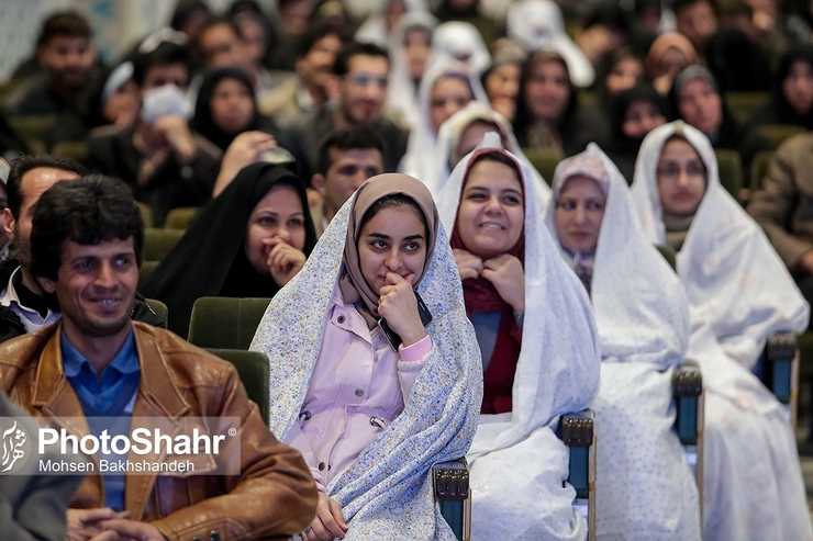 ۱۱۴ زوج محروم استان خراسان رضوی امروز در تالار نور با حضور فعالان عرصه ازدواج، زندگی مشترک خود را آغاز کردند.
