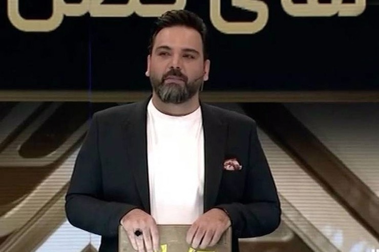 احسان علیخانی شب گذشته (۲۵ تیرماه) در قسمت اول ویژه‌برنامه فینال فصل سوم «عصر جدید» در واکنش به اینکه ادامه این برنامه را می‌سازد یا نه توضیحاتی داد.