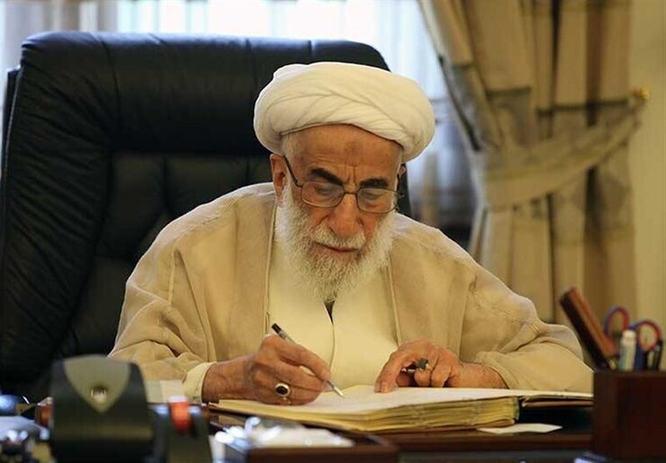 رهبر معظم انقلاب روز گذشته در احکامی جداگانه عضویت سه تن از فقهای شورای نگهبان را تمدید کردند.