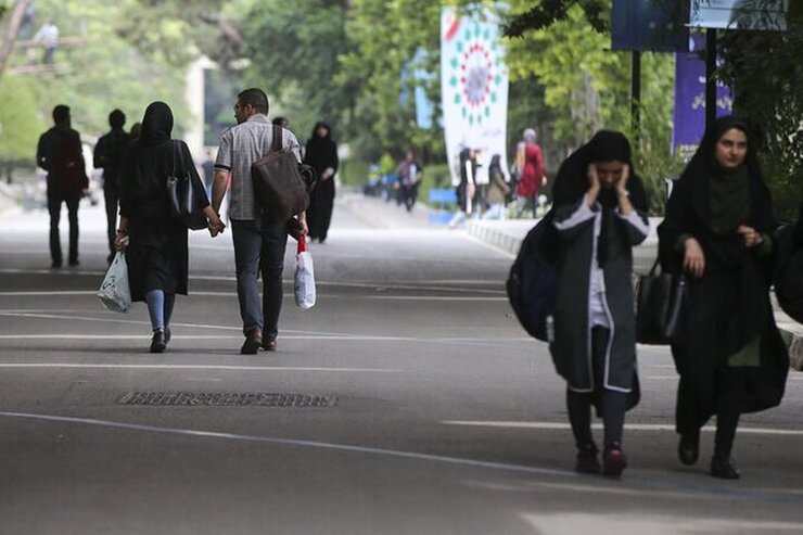 مدیرکل امور دانشجویان شاهد و ایثارگر وزارت عتف گفت: متاسفانه در فضای جامعه گاهی صحبت‌هایی در خصوص سهمیه ایثارگران می‌شود که باید گفت این سهمیه تبعیض نیست، عین عدالت است، زیرا این فرزندان آثار ناشی از مشکلات جنگ را در خانواده دارند.
