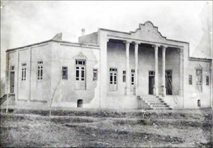آستان مقدس حضرت رضا (ع) نخستین مکان و سازمانی است که چتر حمایتش را بر سر اطفال یتیم، زنان بی سرپرست و بیماران و نیازمندان باز می‌کند و با ایجاد «دارالعجزه» نخستین گام را در این راه برمی دارد.