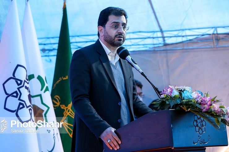 شهردار مشهد گفت: بنا داریم نرخ بهای حمل و نقل عمومی در تمام نقاط حاشیه شهر مشهد را تا پایان سال به ۱۰۰ تومان کاهش دهیم.