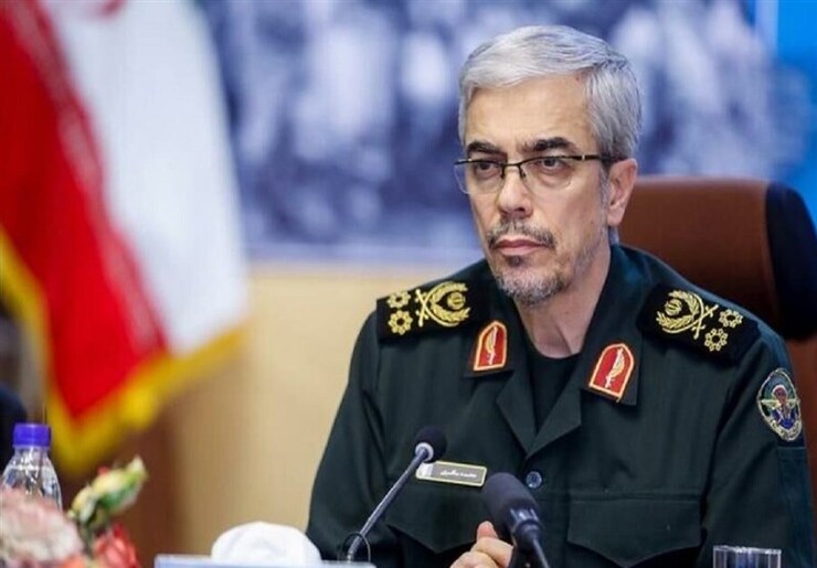 سرلشکر باقری در دیدار فرمانده نیروی دریایی عمان با بیان اینکه حضور بیگانگان در منطقه مشترک دو کشور تأثیری جز ناامنی ندارد، گفت: تمام امکانات نظامی به نمایش درآمده در نمایشگاه وزارت دفاع می‌تواند در اختیار عمان قرار گیرد.