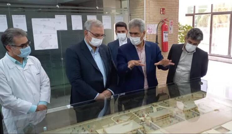 بهرام عین اللهی وزیر بهداشت، درمان و آموزش پزشکی از شرکت سرم سازی ثامن و شرکت سامان دارو مشهد بازدید کرد.