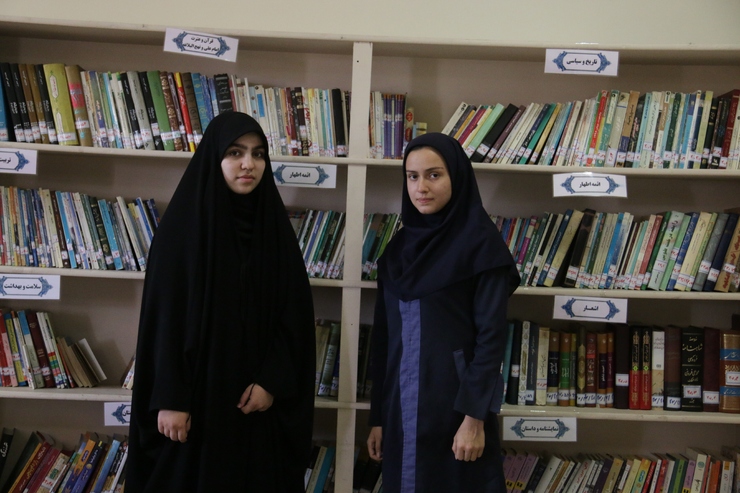 اتاقی کوچک و متروک با تعداد کمی کتاب قدیمی و خاک گرفته امروز جای خود را به کتابخانه‌ای زیبا و مفید در دبیرستان دخترانه «پروفسور رضا» داده است.
