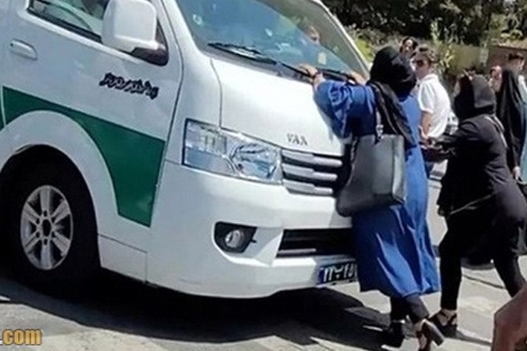 بازرسی نیروی انتظامی تهران به دنبال برخورد خارج از ضوابط یکی از گشت‌های انتظامی با یکی از شهروندان در پایتخت با دعوت از زن میانسال از وی به صورت حضوری دلجویی کرد.
