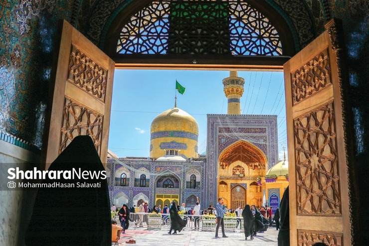 قرار همه مشهدی هاست که ۲۳ ذی القعده خودشان را به آستان قدسی حریم رضوی برسانند. ساعت ۶ و ۳۰ دقیقه صبح پنجشنبه است، اما ترافیک و شلوغی محدوده میدان توحید تا میدان شهدا بیشتر از روز‌های قبل به چشم می‌آید.