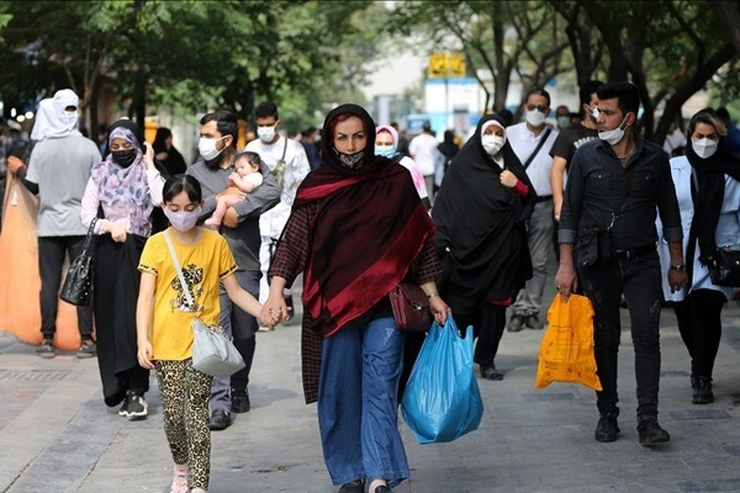 سخنگوی ستاد کرونا گفت: در حال حاضر ۳۵۷ شهر آبی و ۹۰ شهر زرد داریم. اصلا شهر قرمز و نارنجی نداریم. اگر رنگ‌بندی شهرها تغییر کرد، شهروندان از ماسک در فضای باز هم استفاده کنند.