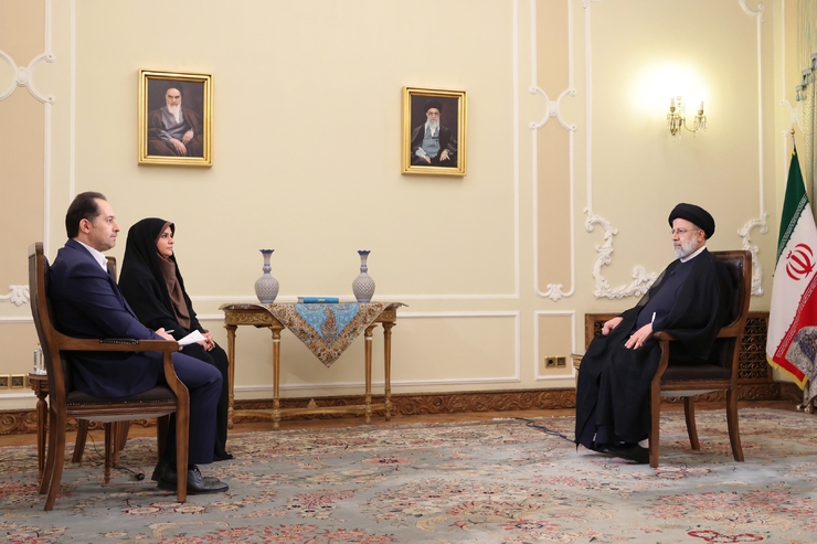 رئیس‌جمهور در ششمین گفتگوی مستقیم تلویزیونی با مردم تاکید کرد: با بیان اینکه آثار تورمی که به دلیل توزیع عادلانه یارانه‌ها ایجاد می‌شود، ظرف مدتی از بین خواهد رفت.