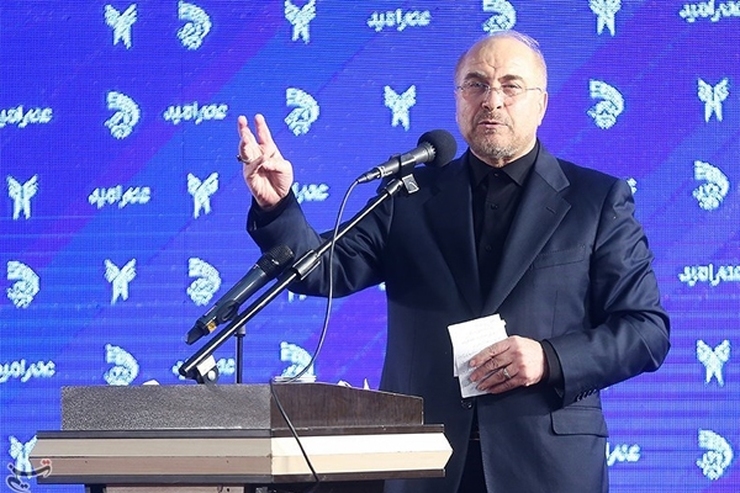 رئیس مجلس شورای اسلامی با یادآوری نقش موثر مردم در پیشبرد امور مختلف به موفقیت سامانه ۱۱۰ پلیس که متکی به تماس های مردمی است اشاره کرد و گفت: لازم است مبارزه با فساد نیز مردمی سازی شود تا با اتکا به نقش و اطلاعات مردمی ریشه های فساد را بخشکانیم.