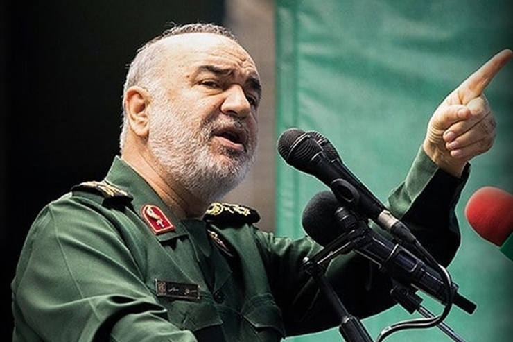 فرمانده کل سپاه با تاکید بر اینکه روح جهاد و مبارزه با استکبار از نقطه امامت و رهبری انقلاب اسلامی شکل می گیرد گفت: مرکز ثقل مقاومت اسلامی ایران عزیز و قائمه آن رهبر عظیم الشأن انقلاب اسلامی است.
