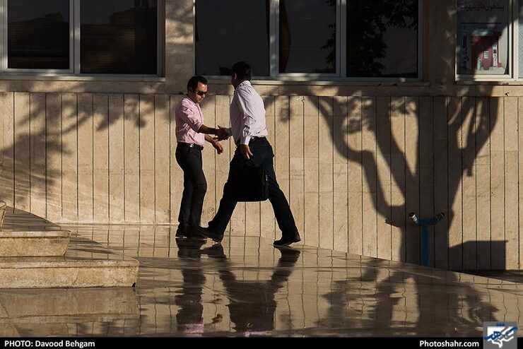 تصویب طرح ساماندهی کارکنان دولت در مجلس شورای اسلامی و تبدیل شدن آن به قانون چه تاثیری بر اشتغال و استخدام کارکنان شاغل در دستگاه دولتی دارد؟ کلیات این طرح در روز‌های گذشته به تصویب نمایندگان مجلس رسید و در رابطه با آن تاکنون دست‌کم یک جلسه مشترک میان مجلس و دولت برگزار شده‌است.