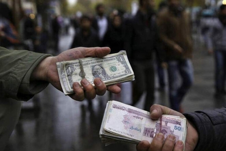 رئیس پلیس امنیت اقتصادی تهران بزرگ گفت: تعداد ۴۰ نفر از سرشاخه‌های اصلی معامله گران ارز و یا طلافروشان متخلف شناسایی و دستگیر شدند.