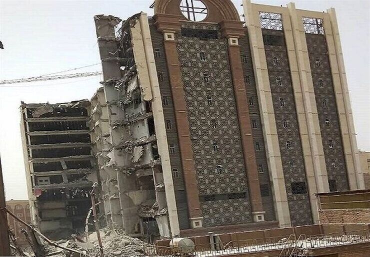 مجید عبدالباقی برادر مالک متروپل آبادان ظهر روز شنبه در مجتمع مسکونی خود مورد سوءقصد قرار گرفت و دقایقی پیش جان باخت.