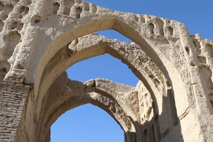 منابع محلی نیمروز اعلام کردند که به دنبال وقوع حوادث طبیعی از جمله بارش شدید باران و وقوع سیل برخی از آثار مهم تاریخی این ولایت در معرض تخریب قرار گرفته است.