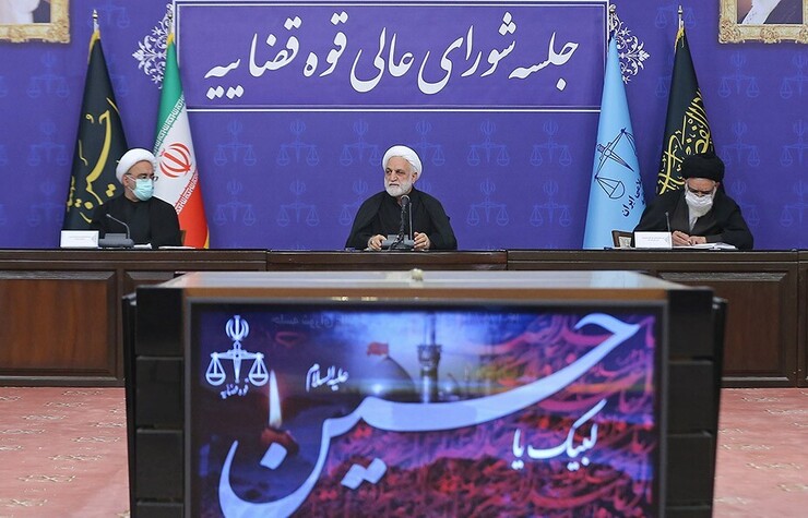 رئیس قوه قضاییه گفت: دادستان کل کشور و رؤسای کل دادگستری‌ها با سرکشی‌های مداوم به انبار‌های بنادر، گمرکات و سازمان اموال تملیکی، موضوع تعیین تکلیف کالا‌های موجود در این انبار‌ها را پیگیری کنند.