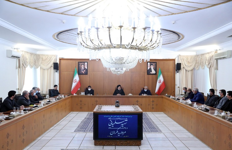رئیس‌جمهور امضای تفاهم‌نامه تامین مالی برای احداث پتروپالایشگاه شهید سلیمانی و پالایشگاه مروارید مکران را اقدامی موثر در تحقق اهداف کشور در زمینه‌های جذب سرمایه‌گذاری در مسیر رونق تولید و خنثی‌سازی تحریم‌ها دانست.