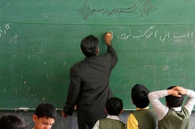 وزیر آموزش و پرورش از آغاز رسمی فرآیند اجرای قانون رتبه بندی معلمان از فردا (چهارشنبه ۱۲ مردادماه) خبر داد و گفت: فرآیند اجرایی شدن قانون در حالی از فردا کلید می‌خورد که ۱۰ ایراد آیین نامه رتبه بندی در جلسه هیأت دولت برطرف شد.