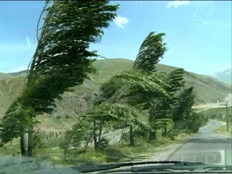 کارشناس مرکز پیش بینی هواشناسی خراسان رضوی گفت: پدیده غالب در سطح استان وزش باد است که در نواحی بادخیز شرقی، جنوبی و برخی نقاط غربی وزش باد شدید همراه با گرد و خاک، کاهش دید، کاهش کیفیت هوا پیش‌بینی می‌شود.