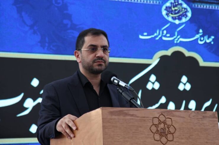 شهردار مشهد گفت: امروز دچار تناقض هستیم و سقف جمعیت را محدود و زائر را افزایش می‌دهیم درحالی که باید تناسبی میان خادم و زائر وجود داشته باشد.