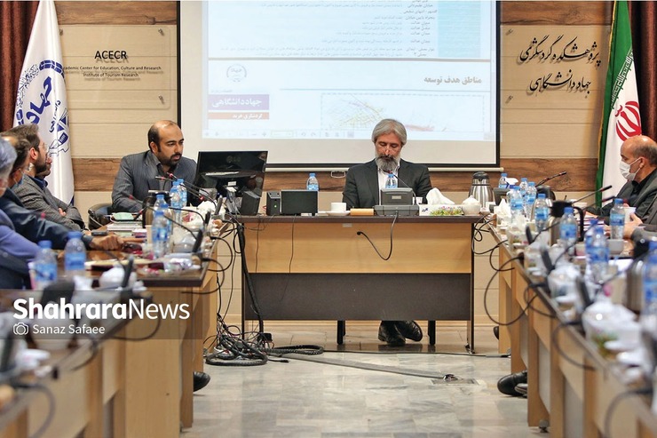 در دومین نشست تخصصی «اقتصاد زیارت و گردشگری در مشهد»، که به میزبانی پژوهشکده گردشگری جهاد دانشگاهی مشهد، برگزار شد، چالش‌ها و راهکار‌های موجود در این زمینه، با حضور جمعی از دانشگاهیان و کارگزاران اجرایی استان بررسی شود.