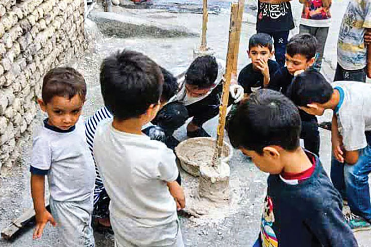 این روز‌ها خیابان رسالت ۸۱ حال و هوای خاصی دارد. در این کوچه هیئتی به همت نوجوانان و اهالی محله به نام شهید «حجت کاردان» شکل گرفته است.
