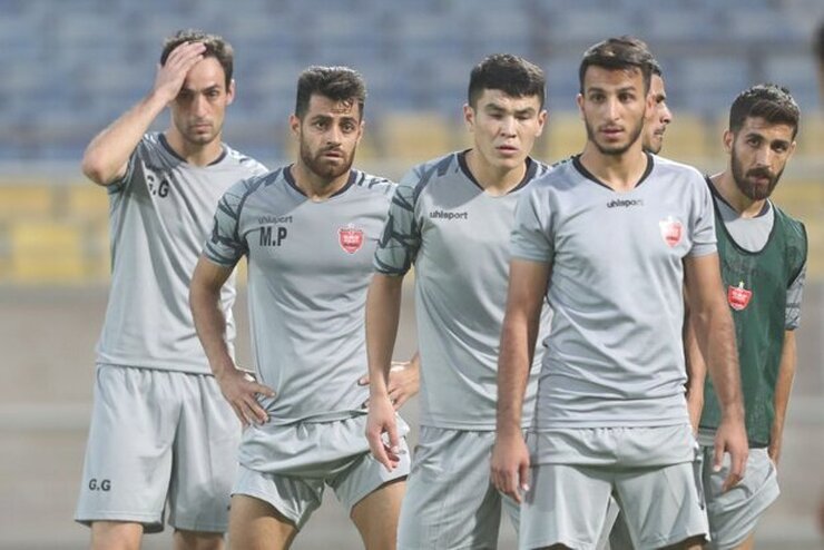 مسئولان باشگاه پرسپولیس قصد دارند تا قبل از شروع لیگ برتر، مبالغی را به بازیکنان پرداخت کنند و بازیکنان را با روحیه وارد لیگ کنند.