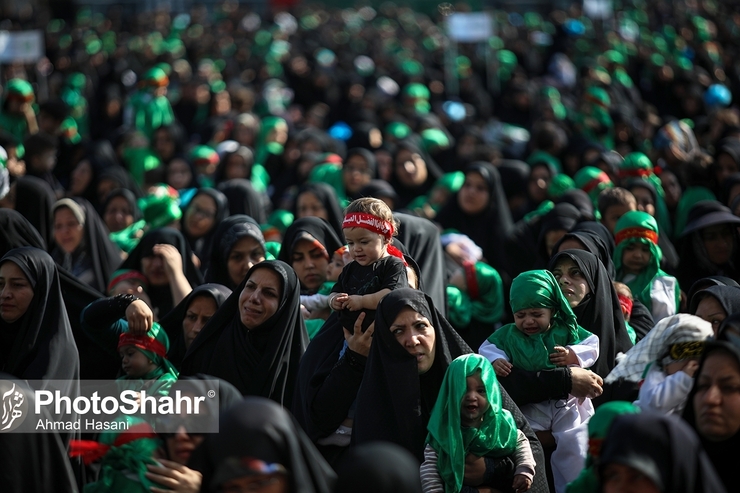 همزمان با هفتمین روز از ماه محرم سوگواره بزرگ شیرخوارگان حسینی به یاد طفل شیرخوار شهید اباعبدالله حضرت علی اصغر(ع) روز جمعه چهاردهم مرداد ماه در حرم مطهر رضوی برگزار شد.