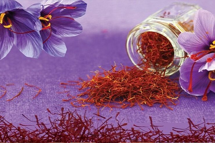 اخیرا ویدیویی منتشر شده که در آن نشان می‌دهد داخل یک بسته زعفران و برای سنگین‌تر شدن وزن آن، براده‌های آهن ریخته شده‌ است. عضو هیات رییسه شورای ملی زعفران می‌گوید استفاده از براده‌ آهن برای افزایش وزن بسته‌های زعفران در برندهای معتبر کذب است.