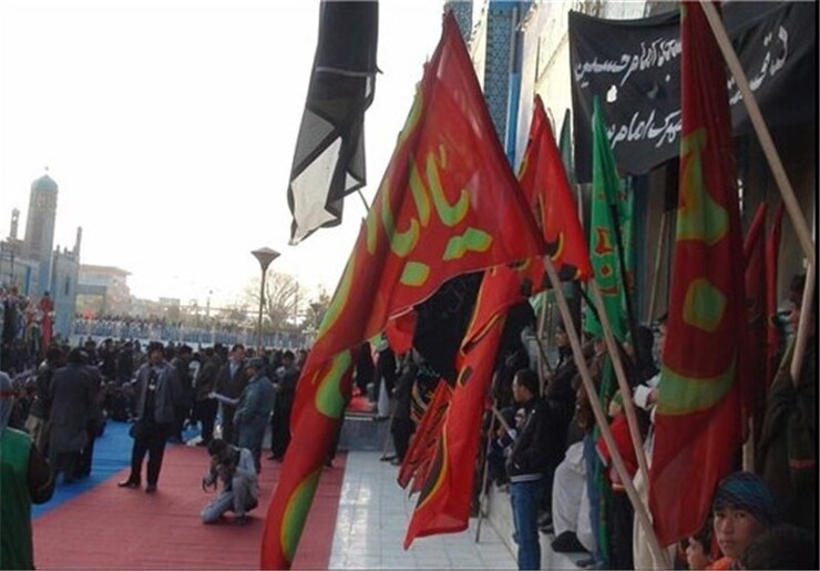 مسلمانان افغانستان این روزها در شرایطی برای برگزاری مراسم تاسوعا و عاشورای حسینی آماده می‌شوند که داعش در ماه‌های گذشته بارها شیعیان این کشور را هدف قرار داده است. اما عشق به حسین این مردم را از برگزاری مراسم باز نداشته است.